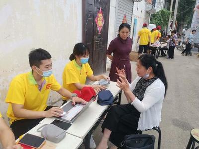 菏澤學院黨員“雙報到” 深入社區踐初心，健康咨詢暖人心
